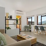 1 Hillendale
