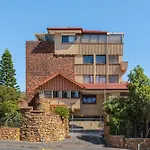 1 Hillendale