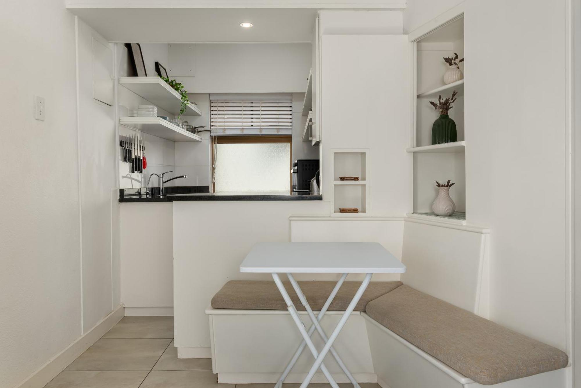 Apartment 1 Hillendale Cape Town