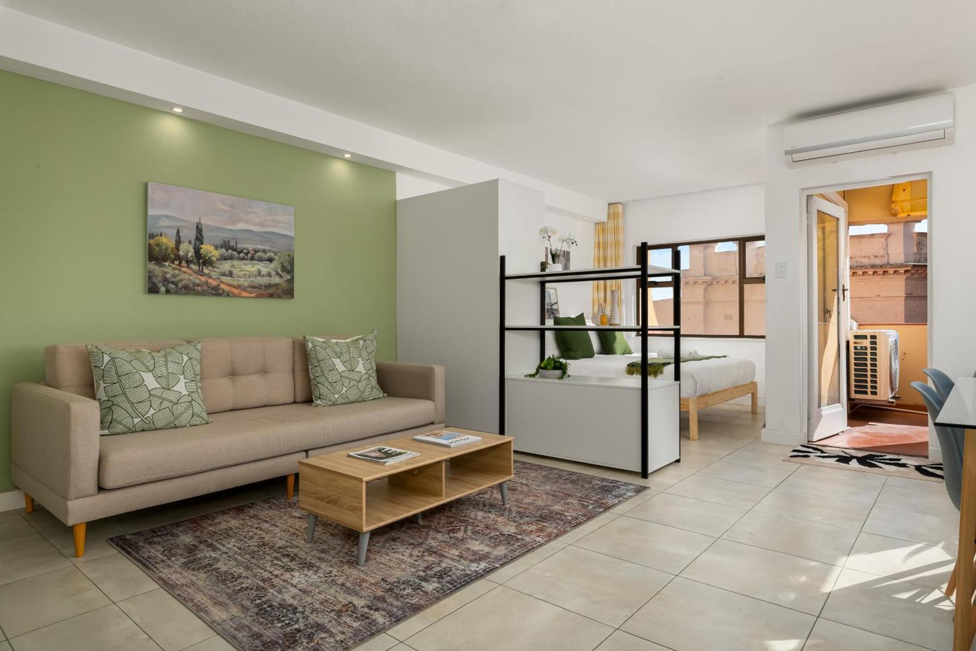 1 Hillendale *